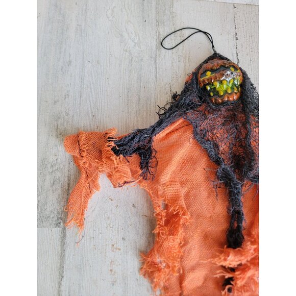 Mini hanging pumpkin scary face Halloween home decor prop - Picture 3 of 8